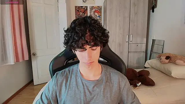 Nude Boy18 online show from April 2, 11:02 pm