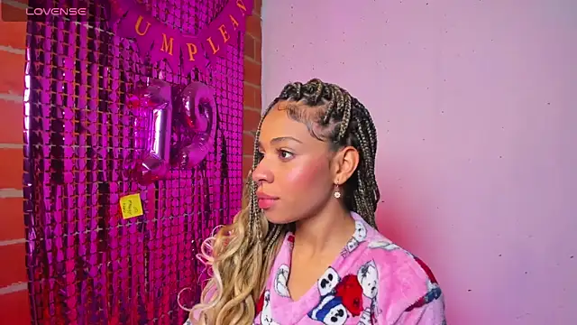 Snapshot of yumi_hanna chatting on October 3, 12:07 am yumi hanna online show from October 3, 12:07 am