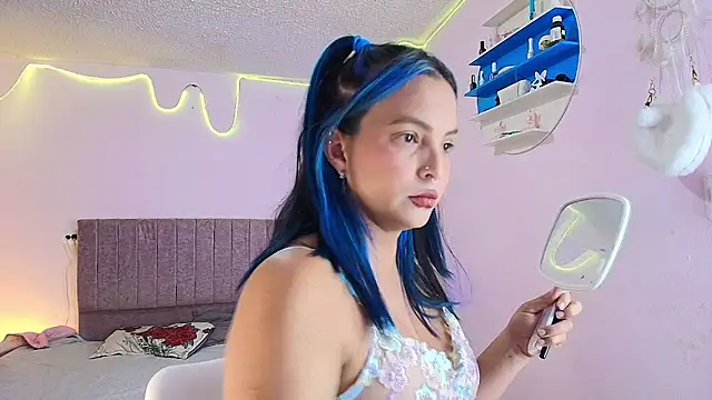 MiSofialeal online show from April 13, 6:35 pm