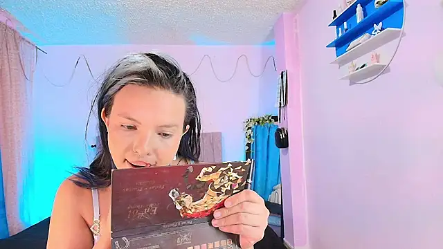 MiSofialeal online show from April 28, 5:51 pm