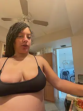 Snapshot of allybluee777 chatting on June 23, 3:10 pm allybluee777 online show from June 23, 3:10 pm
