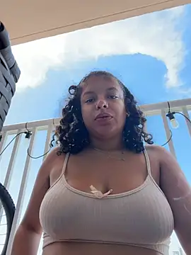 Snapshot of allybluee777 chatting on July 24, 3:21 pm allybluee777 online show from July 24, 3:21 pm