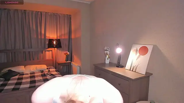 OdellaFrake online show from October 31, 9:05 pm