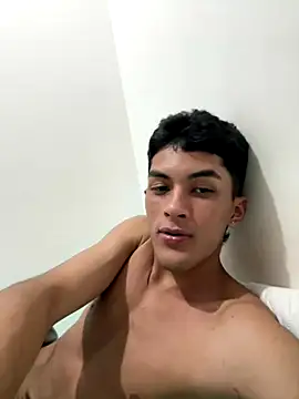 Tylerffoxx online show from October 14, 8:04 am