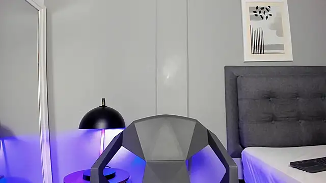 Tylerffoxx online show from November 24, 7:35 pm