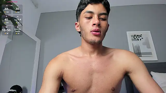 Tylerffoxx online show from February 5, 8:24 pm