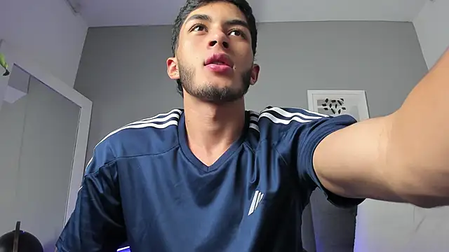 Tylerffoxx online show from March 11, 9:32 pm