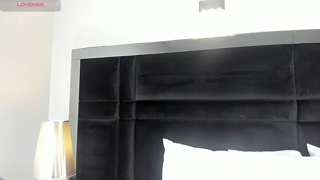 CarolineLee  online show from February 28, 10:44 pm