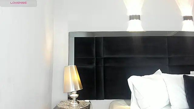 CarolineLee  online show from March 19, 10:36 pm