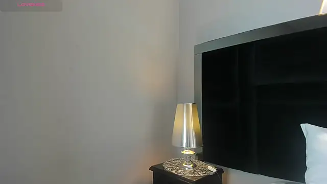 CarolineLee  online show from March 26, 10:37 pm