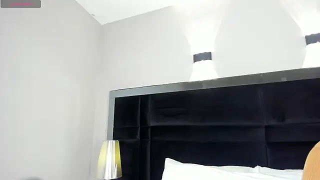 CarolineLee  online show from April 2, 6:05 pm