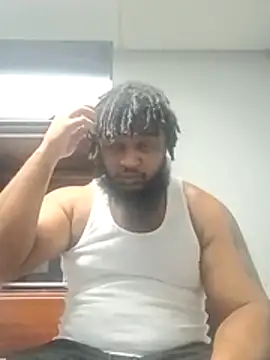 Snapshot of Longthickdick33 chatting on December 15, 4:11 pm Longthickdick33 online show from December 15, 4:11 pm