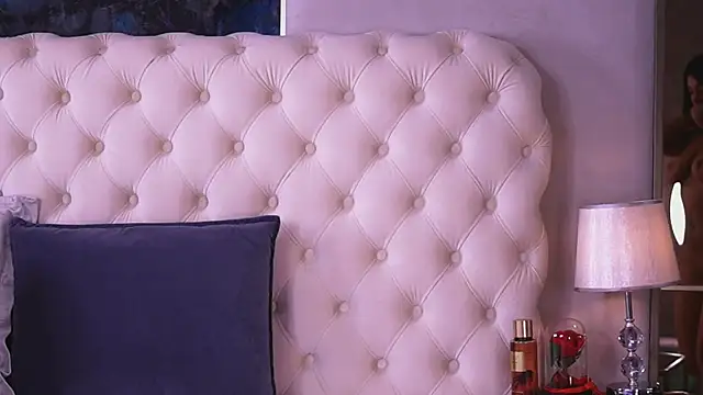 Snapshot of BellaNoirre chatting on April 18, 7:07 pm BellaNoirre online show from April 18, 7:07 pm