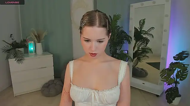 Snapshot of JanetMoor chatting on November 28, 8:44 pm JanetMoor online show from November 28, 8:44 pm
