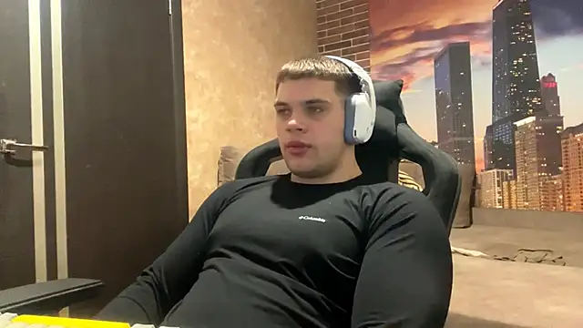 MusclePhantom online show from February 16, 9:00 pm