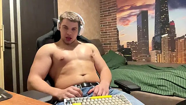 MusclePhantom online show from March 4, 9:10 pm