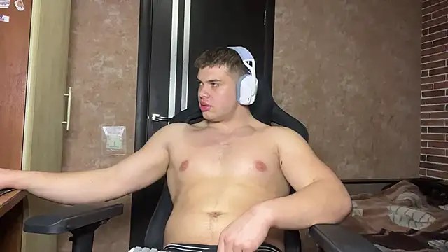 Snapshot of MusclePhantom chatting on April 24, 9:17 pm MusclePhantom online show from April 24, 9:17 pm