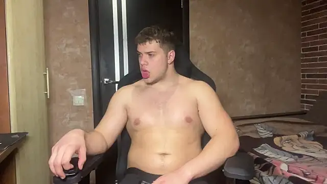Snapshot of MusclePhantom chatting on May 4, 8:16 pm MusclePhantom online show from May 4, 8:16 pm