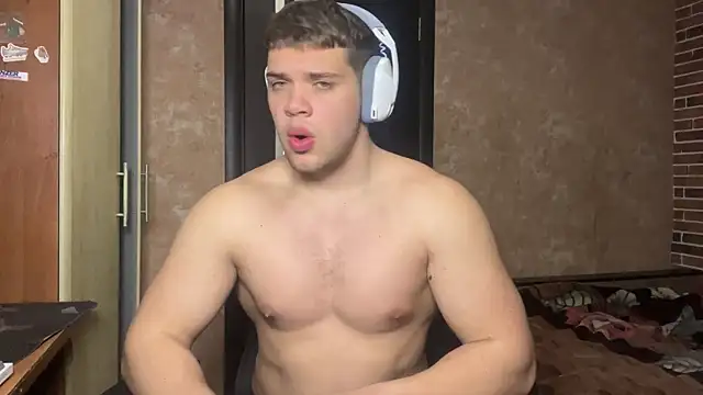 Snapshot of MusclePhantom chatting on May 5, 8:06 pm MusclePhantom online show from May 5, 8:06 pm