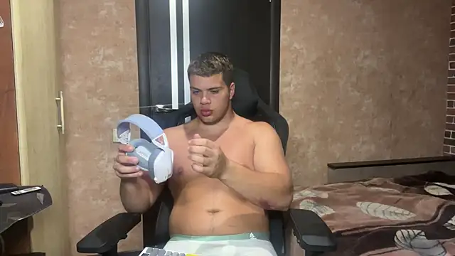 Snapshot of MusclePhantom chatting on May 28, 7:55 pm MusclePhantom online show from May 28, 7:55 pm