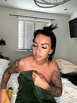 BELLABLACKXUK online show from October 28, 1:47 pm