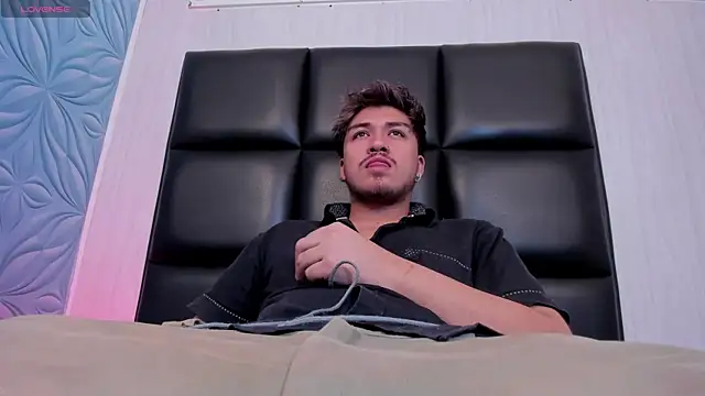 juanmechanic  online show from February 13, 5:25 am