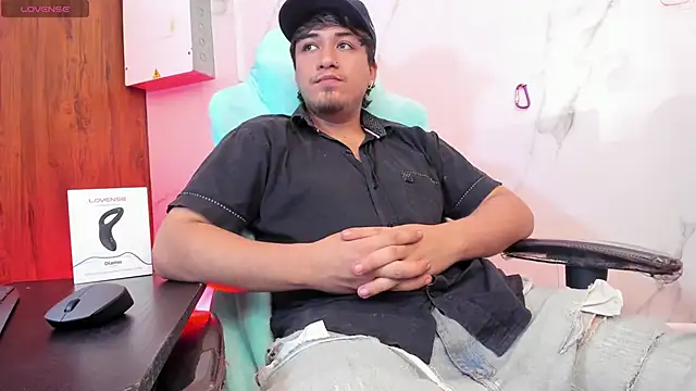 Snapshot of juanmechanic_ chatting on May 28, 2:14 pm juanmechanic online show from May 28, 2:14 pm