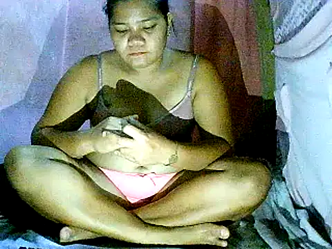 Snapshot of hotmom_carcar chatting on January 6, 2:43 pm hotmom carcar online show from January 6, 2:43 pm