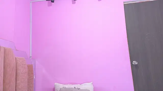 Snapshot of AndreaSweet2 chatting on June 21, 1:03 pm AndreaSweet2 online show from June 21, 1:03 pm