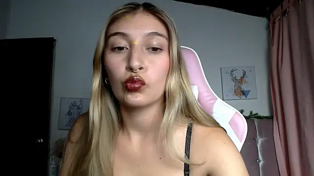 SophiaaLee online show from April 24, 12:13 am