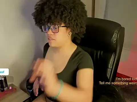 Snapshot of afro_jayleof chatting on September 18, 1:18 am afro jayleof online show from September 18, 1:18 am