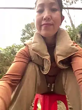 Huong-Ly online show from February 14, 9:06 am