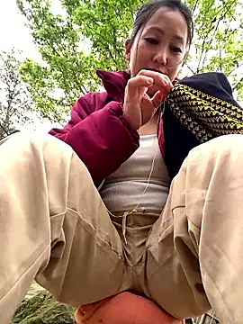 Huong-Ly online show from February 24, 1:47 am