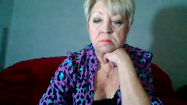 Snapshot of DianaQDream chatting on May 14, 7:04 am DianaQDream online show from May 14, 7:04 am