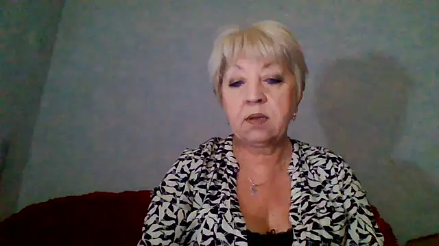 Snapshot of DianaQDream chatting on June 6, 2:27 am DianaQDream online show from June 6, 2:27 am