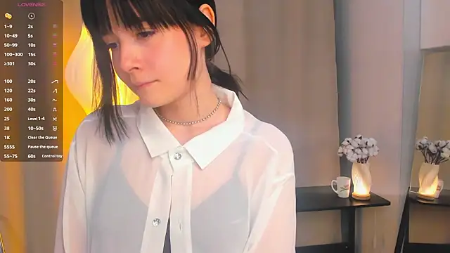 Snapshot of Honeey_Beee chatting on September 21, 8:54 pm Honeey Beee online show from September 21, 8:54 pm