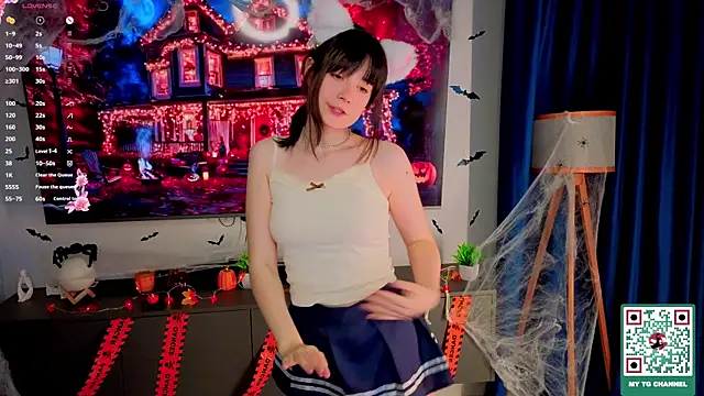 Snapshot of Honeey_Beee chatting on October 29, 5:36 pm Honeey Beee online show from October 29, 5:36 pm