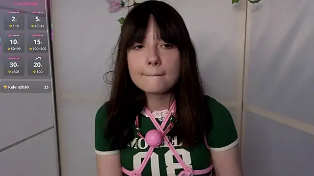 Snapshot of Honeey_Beee chatting on November 14, 5:11 pm Honeey Beee online show from November 14, 5:11 pm