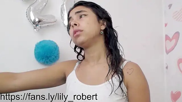 Snapshot of lily_robertss_ chatting on September 13, 3:12 pm lily robertss online show from September 13, 3:12 pm