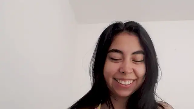 Snapshot of lily_robertss_ chatting on February 24, 2:59 pm lily robertss online show from February 24, 2:59 pm