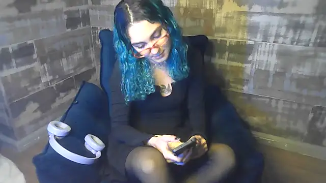 Snapshot of peetitefairy chatting on July 4, 6:08 am peetitefairy online show from July 4, 6:08 am