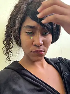 Snapshot of LuckyKhloe chatting on September 26, 2:32 pm LuckyKhloe online show from September 26, 2:32 pm