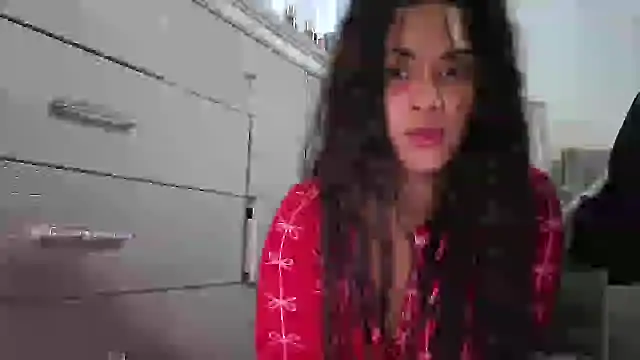 Snapshot of LuckyKhloe chatting on November 25, 2:06 pm LuckyKhloe online show from November 25, 2:06 pm