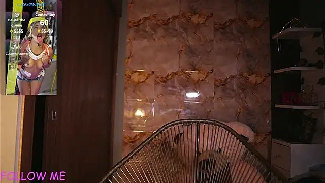 Snapshot of hannachris- chatting on February 6, 7:56 am hannachris- online show from February 6, 7:56 am