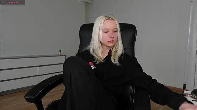 Laura Chaplin online show from April 11, 6:07 am