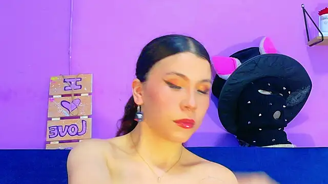 CristalRose online show from April 9, 10:15 pm