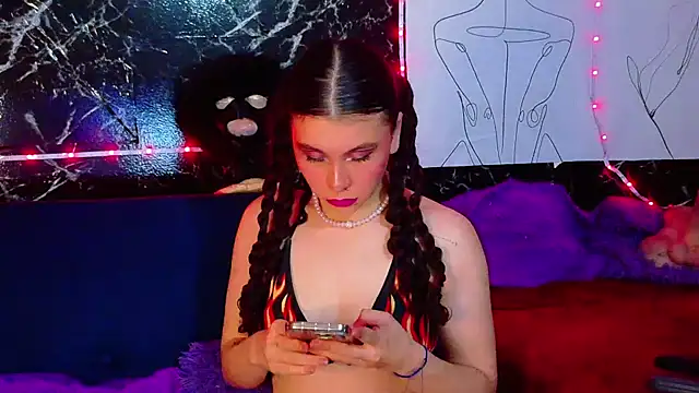 Snapshot of CristalRose chatting on June 3, 8:47 pm CristalRose online show from June 3, 8:47 pm