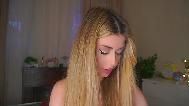 Snapshot of GeorginaHarn chatting on April 24, 9:34 am GeorginaHarn online show from April 24, 9:34 am