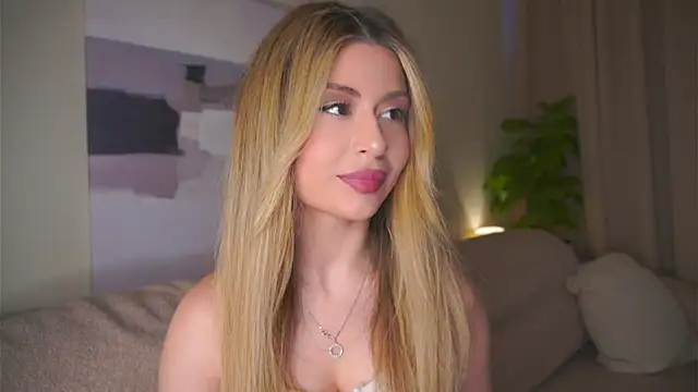 Snapshot of GeorginaHarn chatting on May 5, 8:11 am GeorginaHarn online show from May 5, 8:11 am