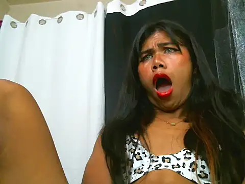 Snapshot of alezandraxx chatting on October 1, 12:33 pm alezandraxx online show from October 1, 12:33 pm